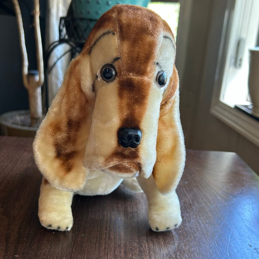 Vintage Vlonic inc BASSET HOUND Made in Japan Stiff Stuffed Animal Plush RARE